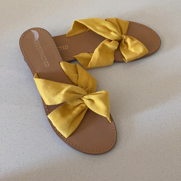 Restricted Slip on Slide/Sandal - Picture 3 of 4